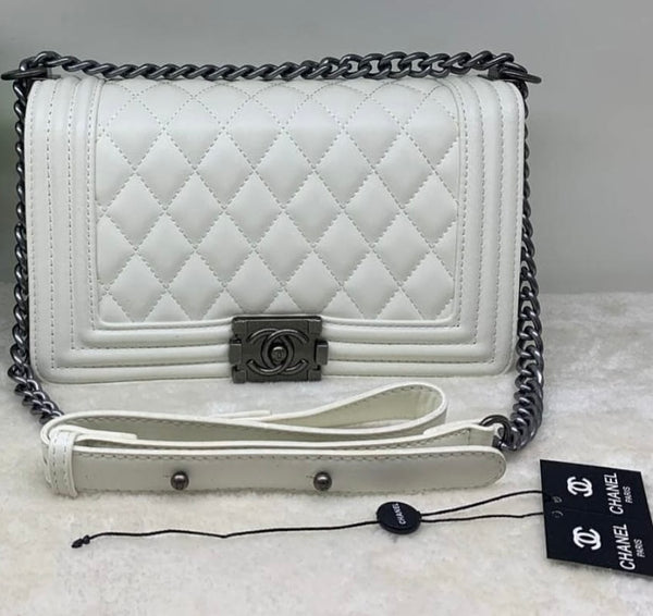 Chanel مع علبة وشهادة