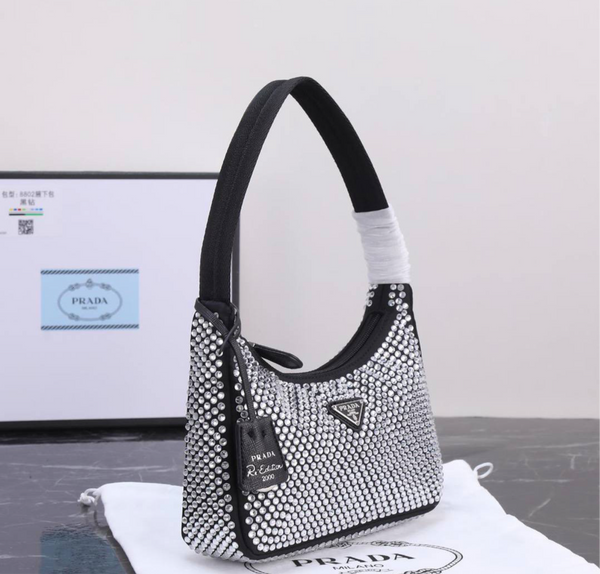 Prada مع علبة وشهادة