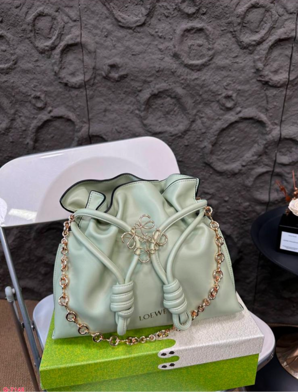 Loewe  مع علبة وشهادة