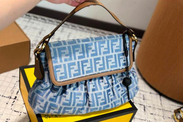 Fendi مع علبة وشهادة