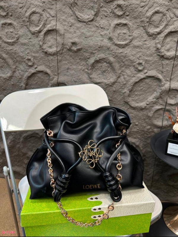 Loewe  مع علبة وشهادة