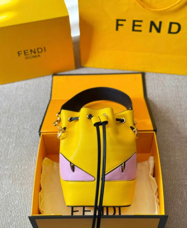 Fendi مع علبة وشهادة