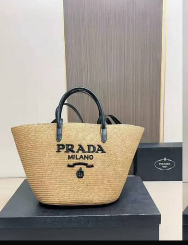 Prada مع علبة وشهادة