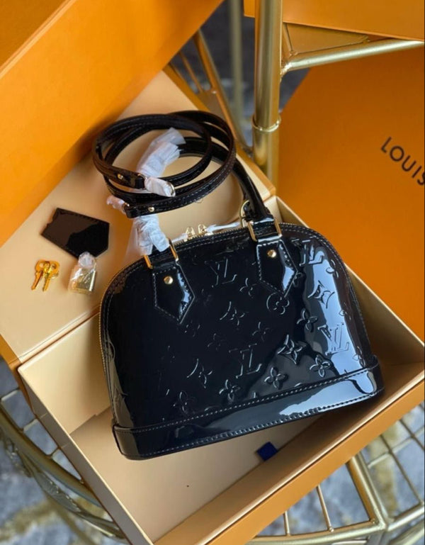 Lv مع علبة وشهادة
