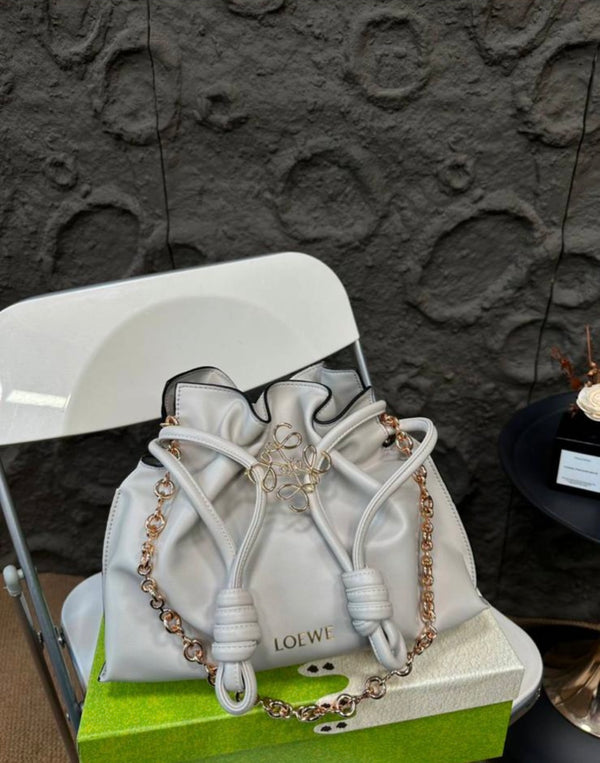 Loewe  مع علبة وشهادة