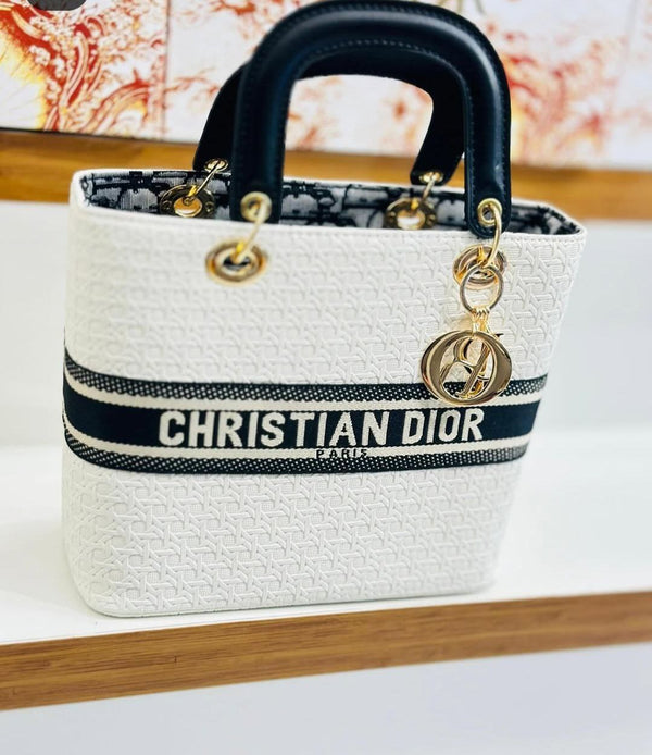 Dior مع علبه وشهاده