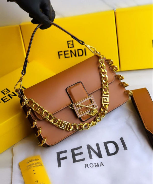Fendi مع علبة وشهادة